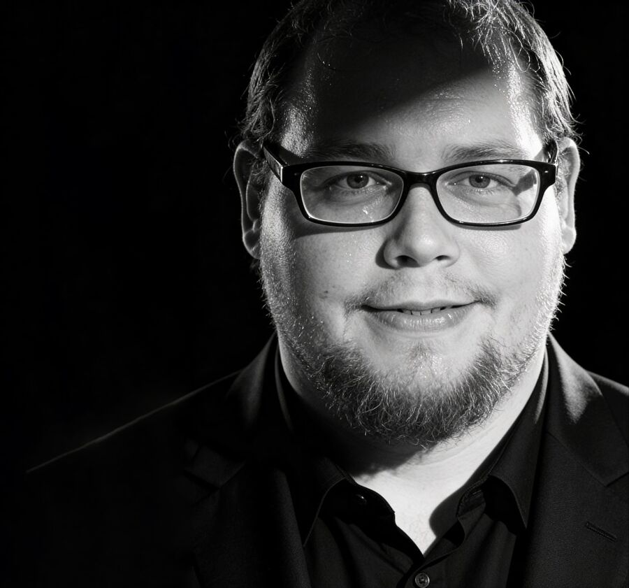 Headshot of Nicolas Comstock.